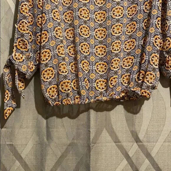 Charming Charlie’s Top - Picture 5 of 6